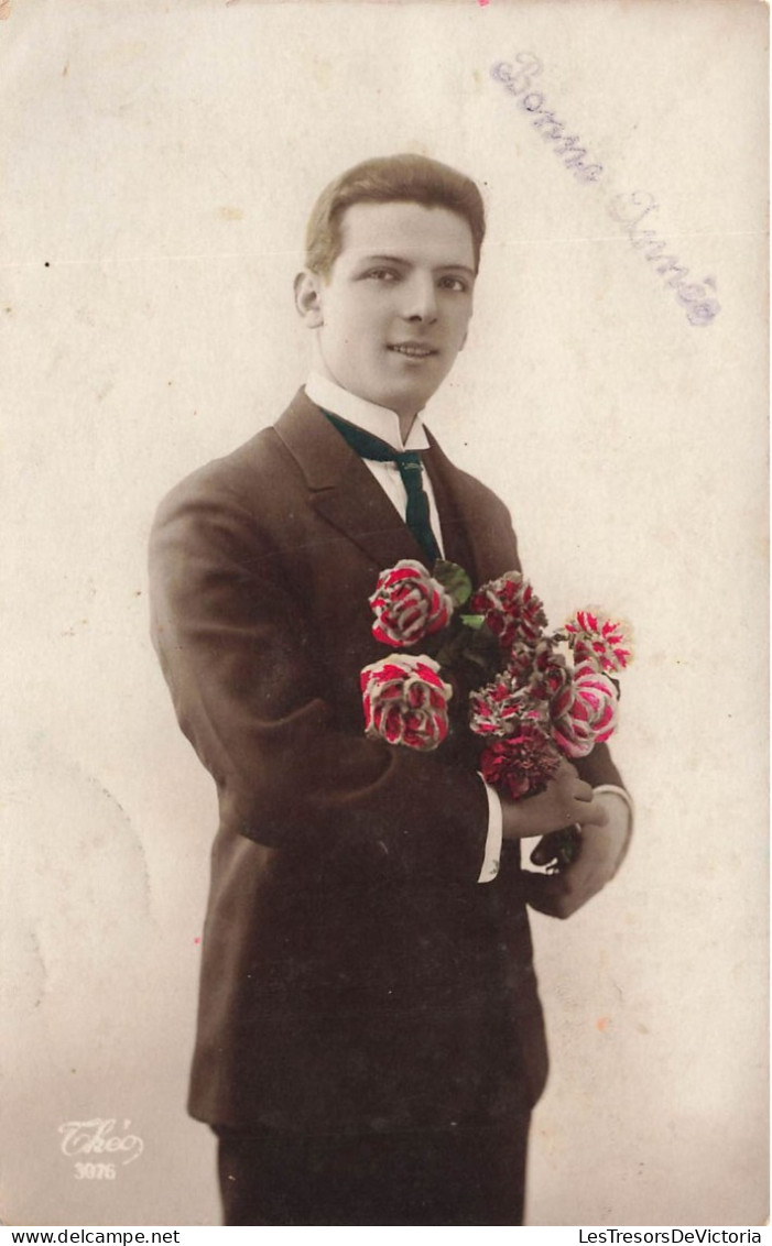 FANTAISIE - Homme En Costume - Bouquet De Roses - Bonne Année - Carte Postale Ancienne - Männer