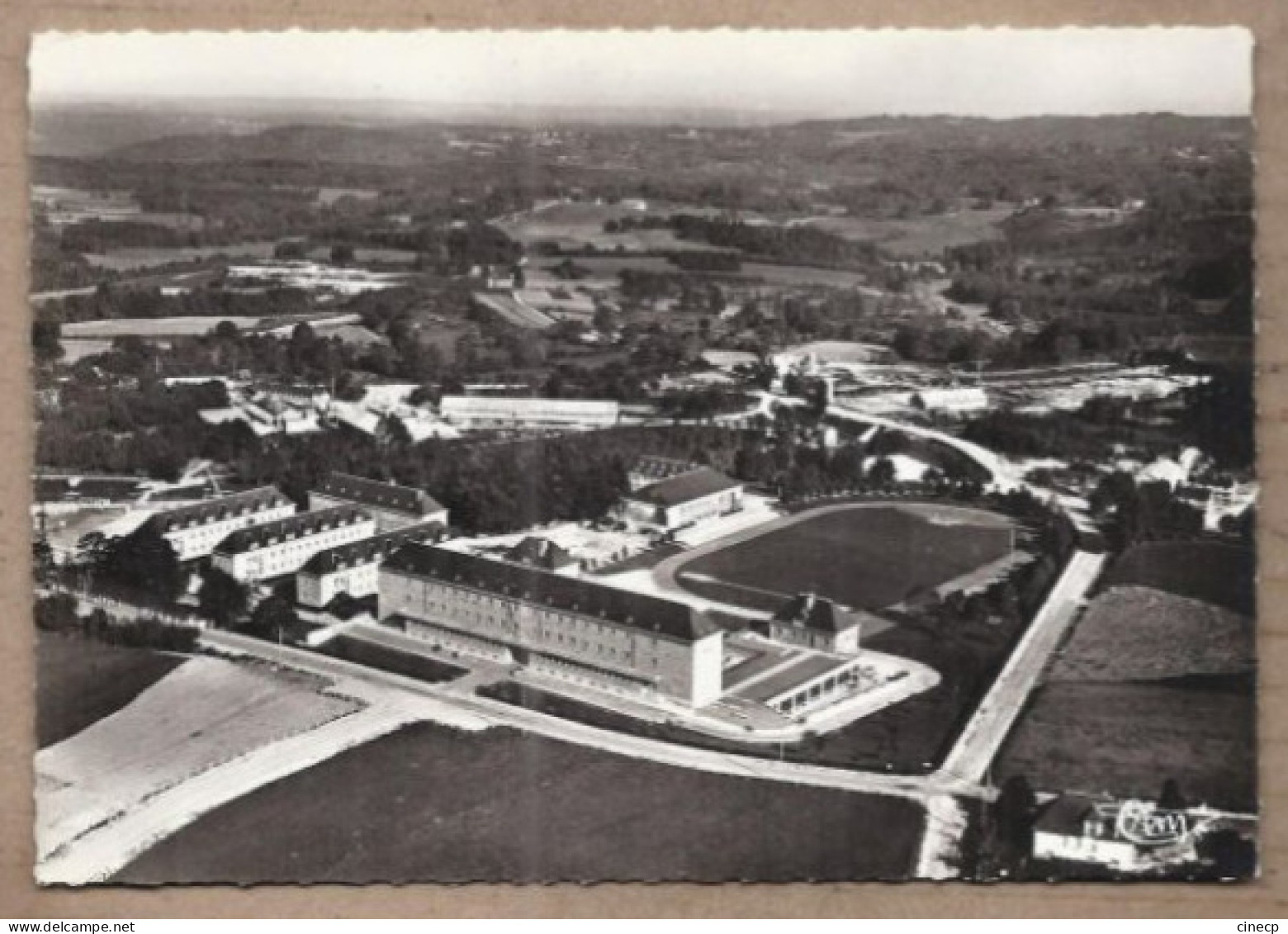 CPSM 19 - EGLETONS - Ecole D'Apprentissage Des Travaux Publics - Vue Aérienne TB PLAN STADE FOOTBALL - Egletons