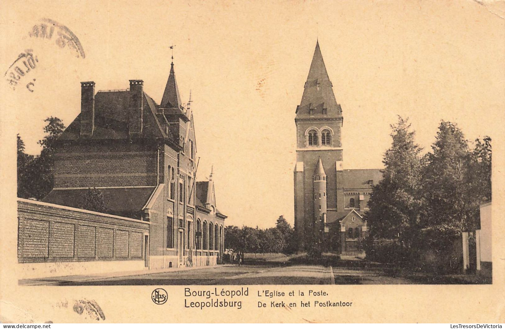 BELGIQUE - Leopoldsburg - Bourg Léopold - L'Eglise Et La Poste - De Kerk En Het Postkantoor - Carte Postale Ancienne - Leopoldsburg