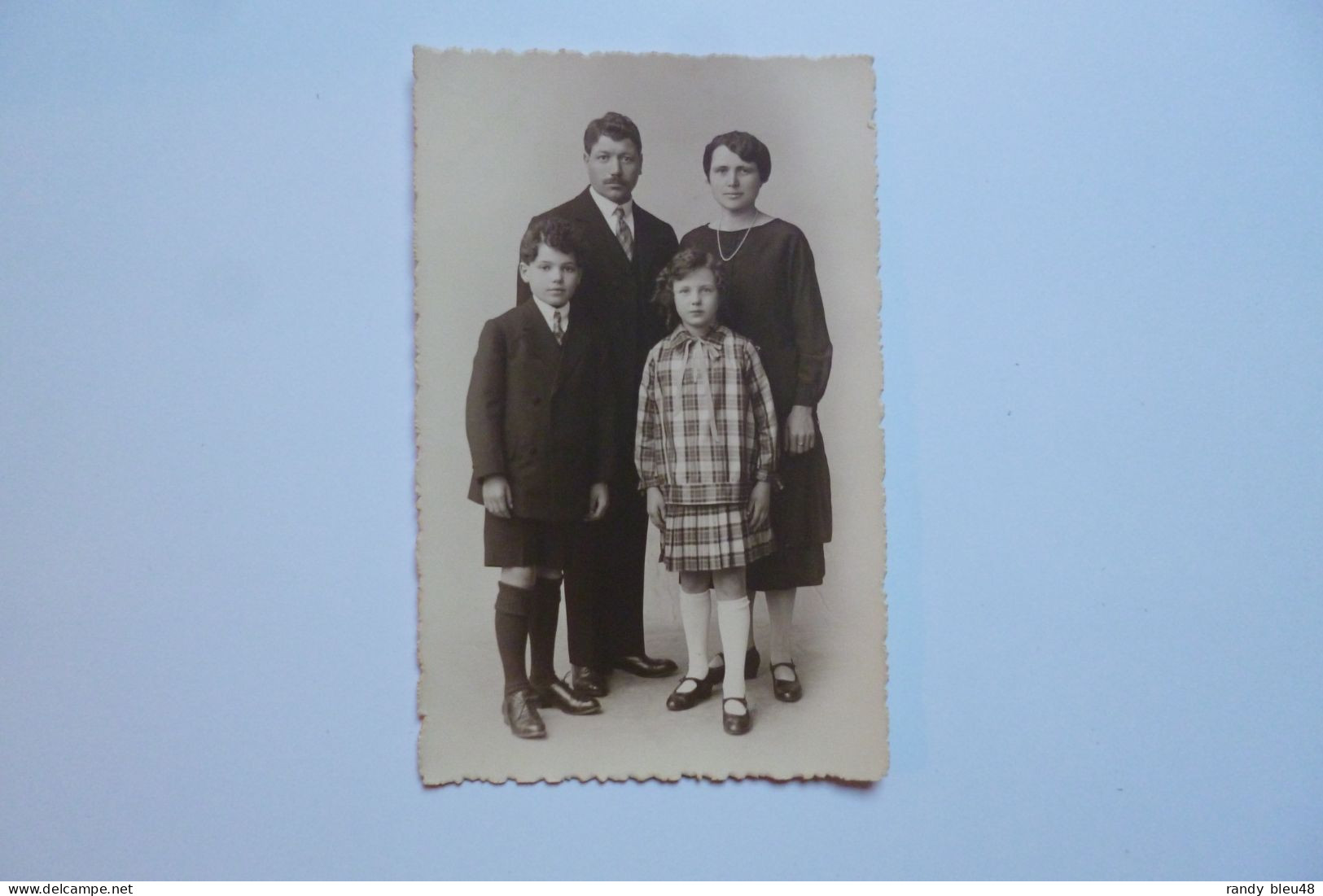 Carte Photo  -  Famille  -  Photogaphie H. BECKER - 10, Place Communale  -  MOLENBEEK  -  Belgique - Ambachten