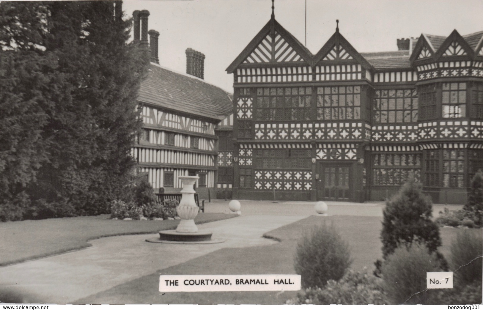 Fieldings Postcard No. 7, The Courtyard, Bramall Hall, Bramhall, Cheshire. Unposted - Andere & Zonder Classificatie