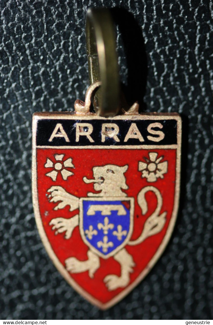 Pendentif Médaille Régionale émaiilée Années 60 "Arras" - Pendenti