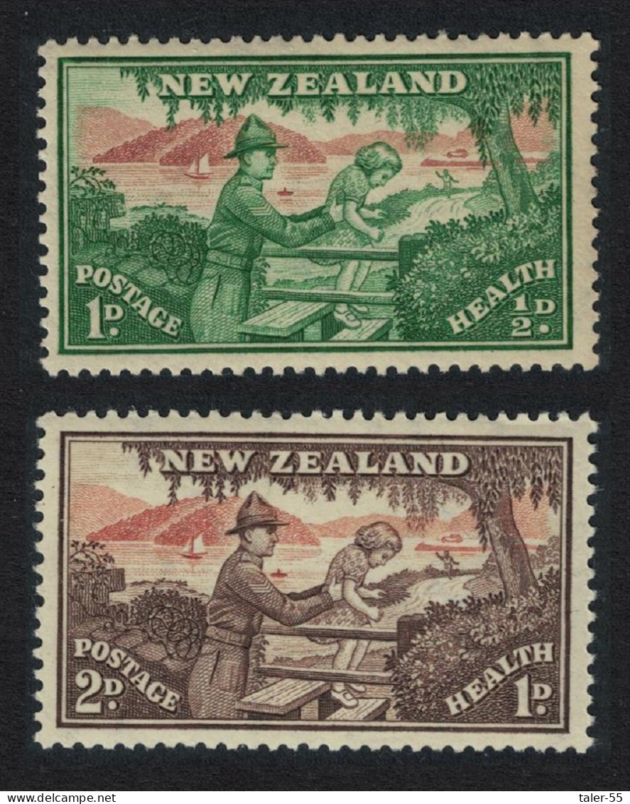 New Zealand Soldier Helping Child Over Stile 2v 1946 MNH SG#678-679 - Unused Stamps