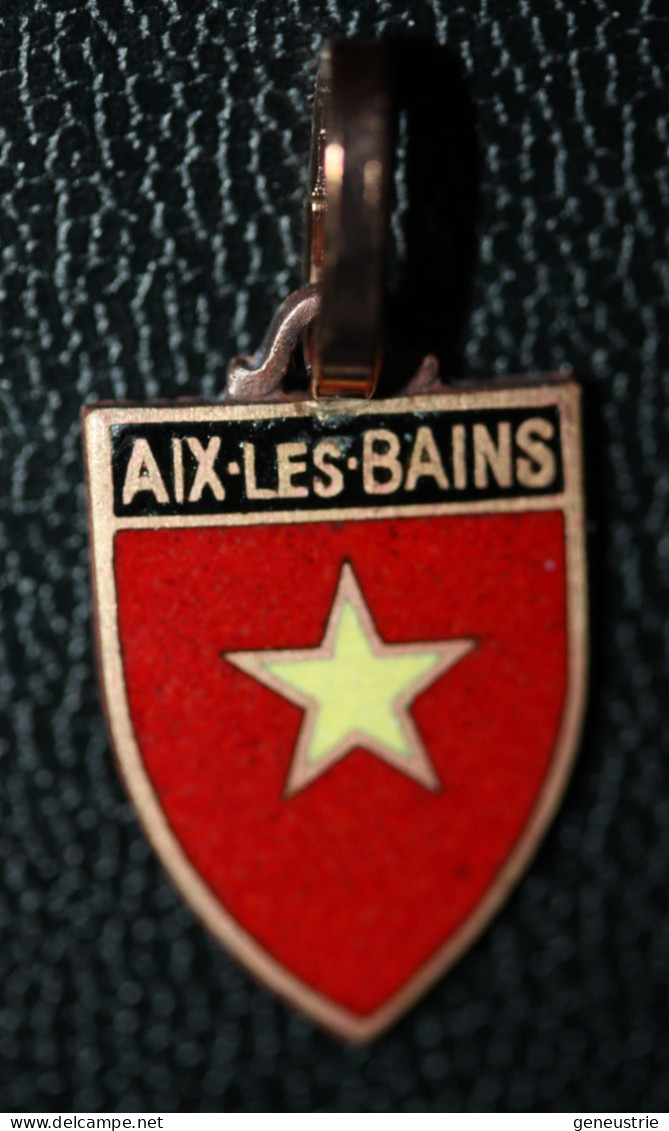 Pendentif Médaille Régionale émaiilée Années 60 "Aix-les-Bains" - Anhänger