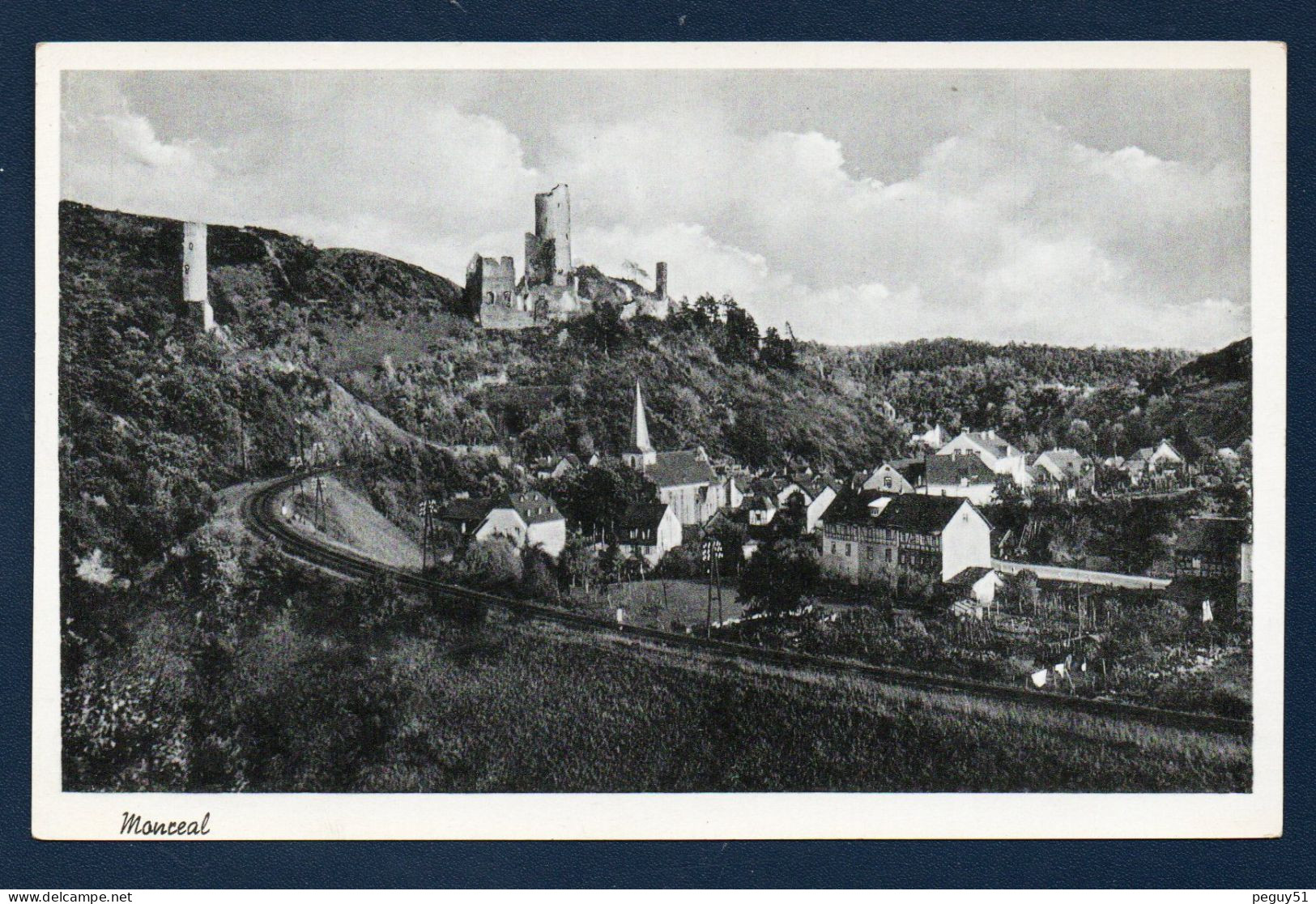 Monreal ( Kreis Mayen). Panorama Du Village Avec L'église Et Les Ruines Des Châteaux De Löwenburg Et Philippsburg. - Mayen