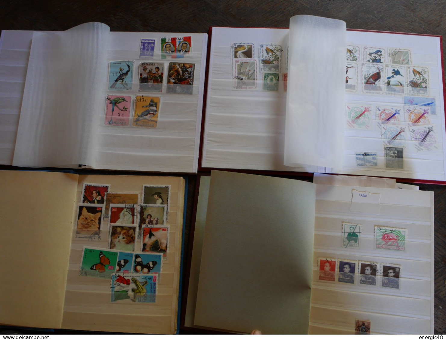 4  Petits Albums De Timbres  Dont Chine Et Autre Choses A Voir! Départ 1€ - Vrac (max 999 Timbres)