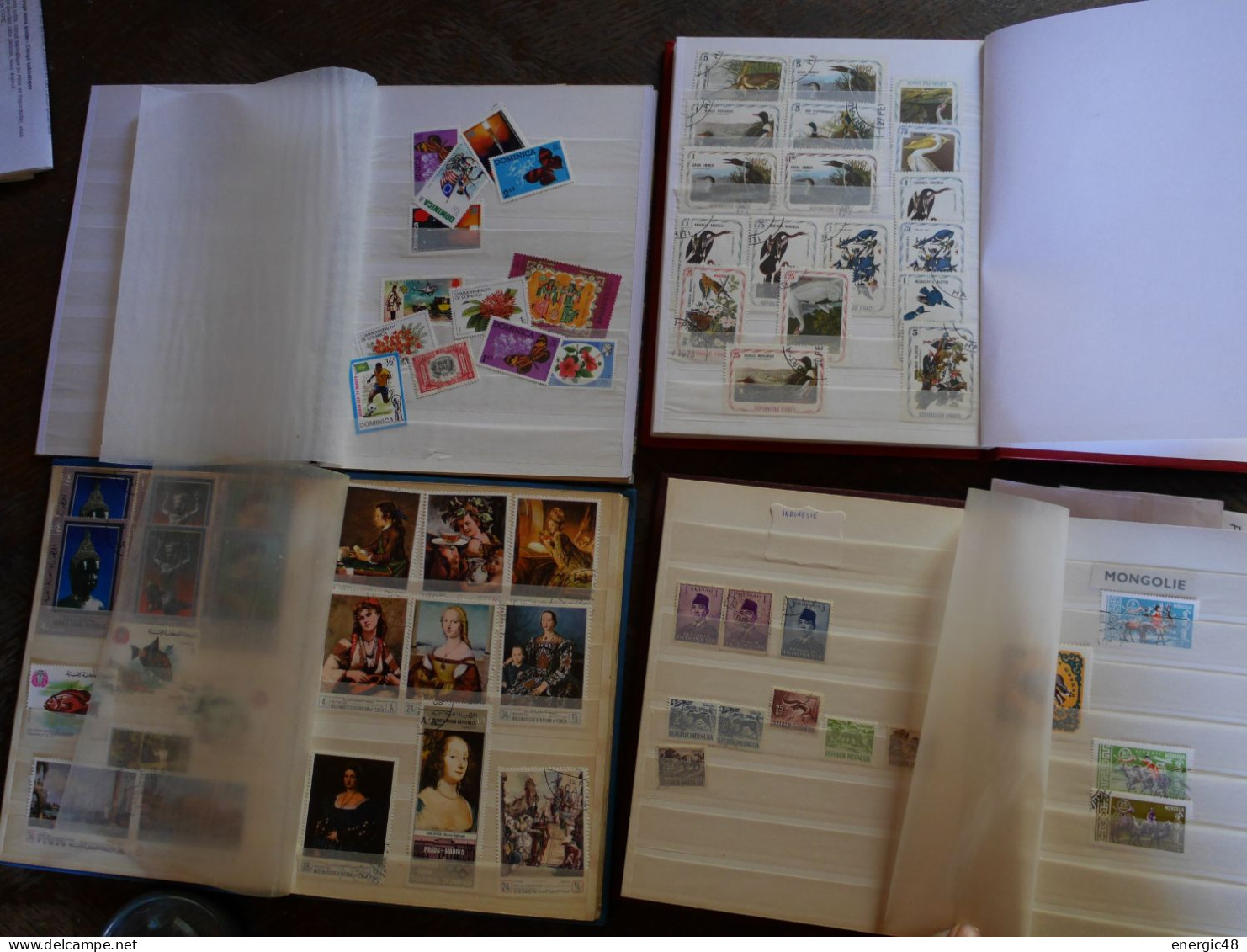 4  Petits Albums De Timbres  Dont Chine Et Autre Choses A Voir! Départ 1€ - Vrac (max 999 Timbres)