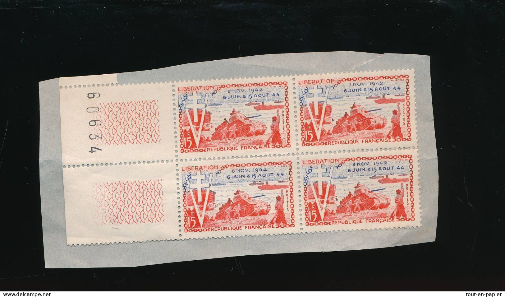 France 4 Timbres  Libération 1944 Non Oblitérés ( Collés Sur Papier) - Other & Unclassified