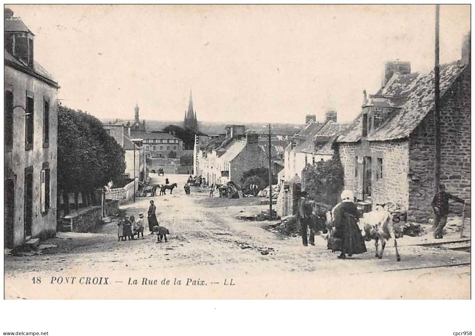 29 . N°50429 .  Pont Croix .  La Rue  De La Paix - Pont-Croix