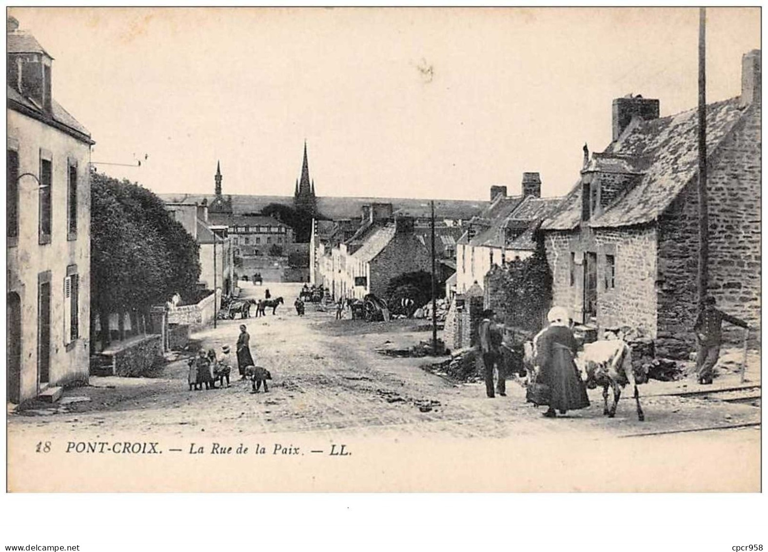 29 . N°50461 .  Pont Croix .  La Rue De La Paix - Pont-Croix