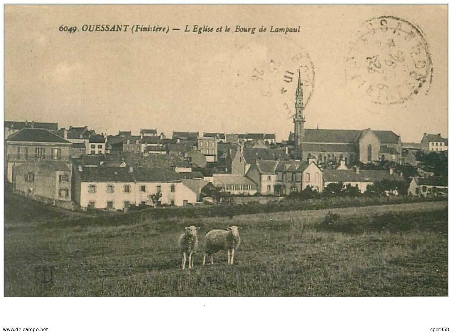 29 .n°40062 . Ouessant .  L Eglise Et Le Bourg De Lampaul - Ouessant