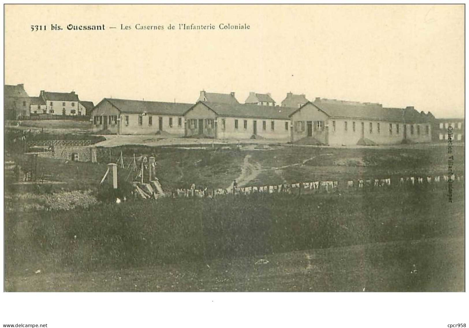 29 . N°38648 . Ile D Ouessant. La Casernes De L Infanterie Coloniale - Ouessant