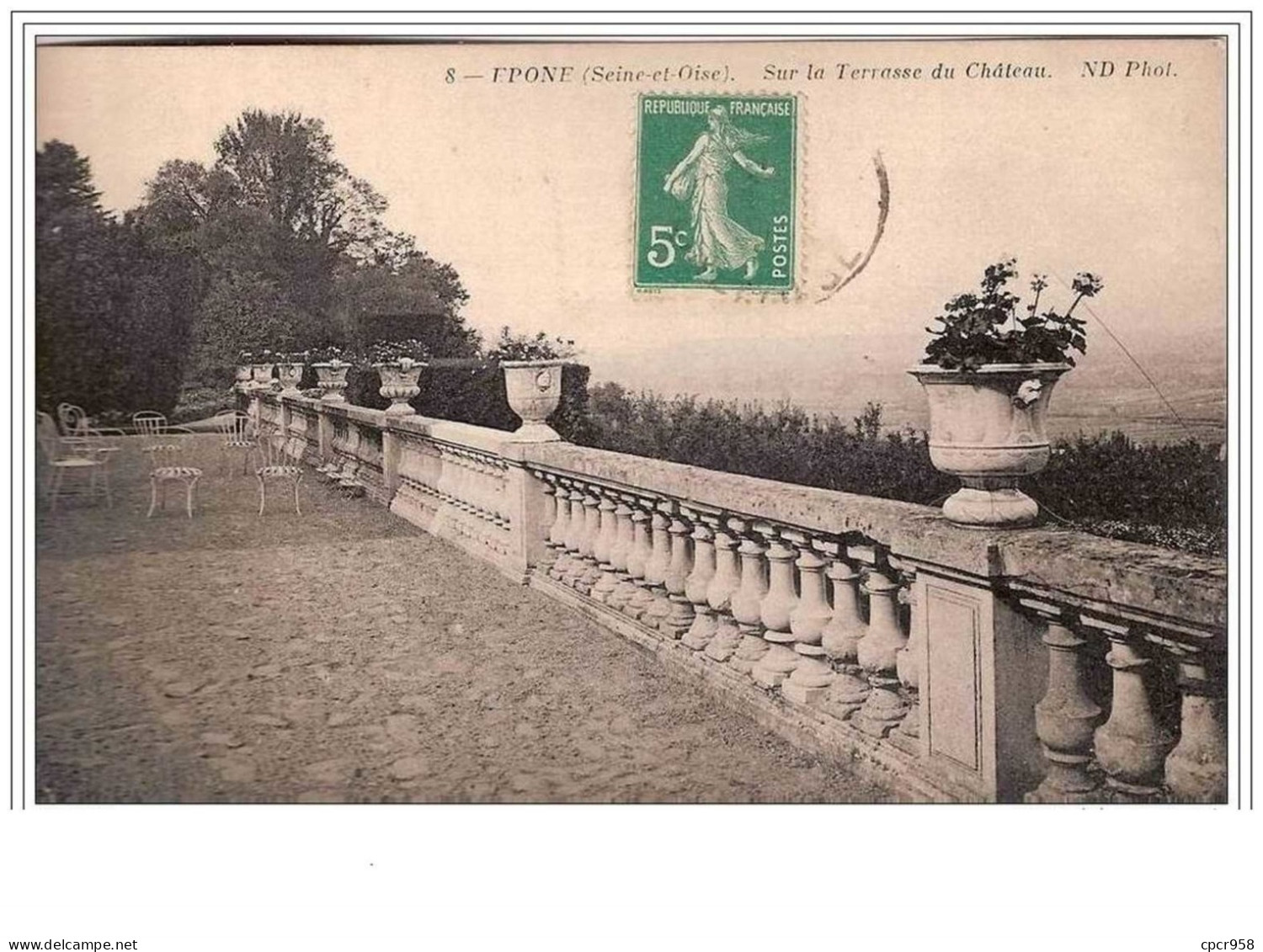 78.EPONE.SUR LA TERRASSE DU CHATEAU. - Epone