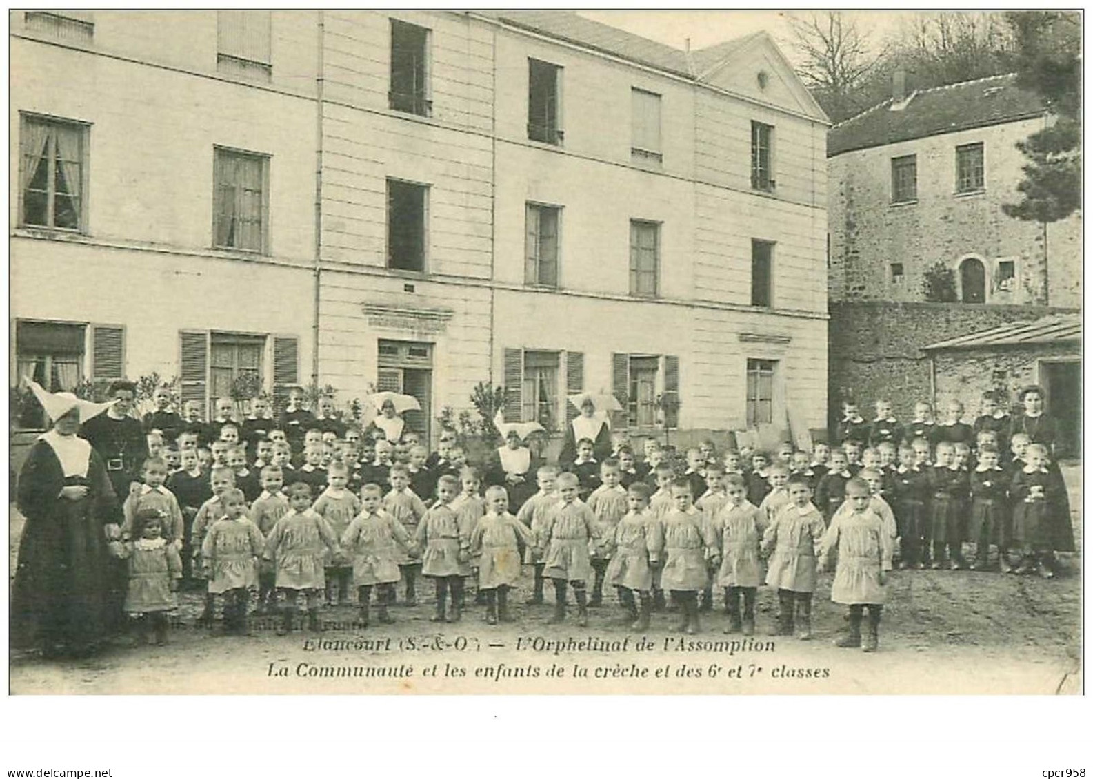 78.ELANCOURT.n°13620.ORPHELINAT DE L'ASSOMPTION.LA COMMUNAUTE ET LES ENFANTS DE LA CRECHE ET DES 6e ET 7e CLASSES - Elancourt