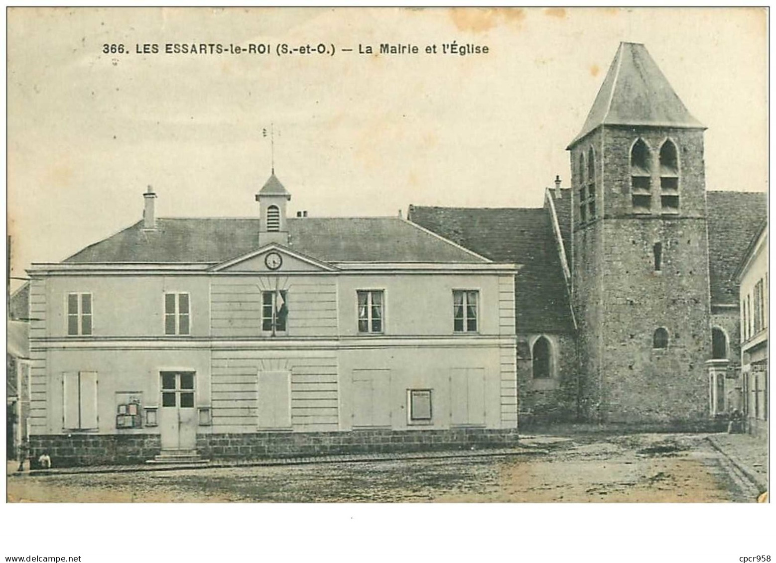 78.LES ESSARTS LE ROI.n°13604.LA MAIRIE ET L'EGLISE - Les Essarts Le Roi