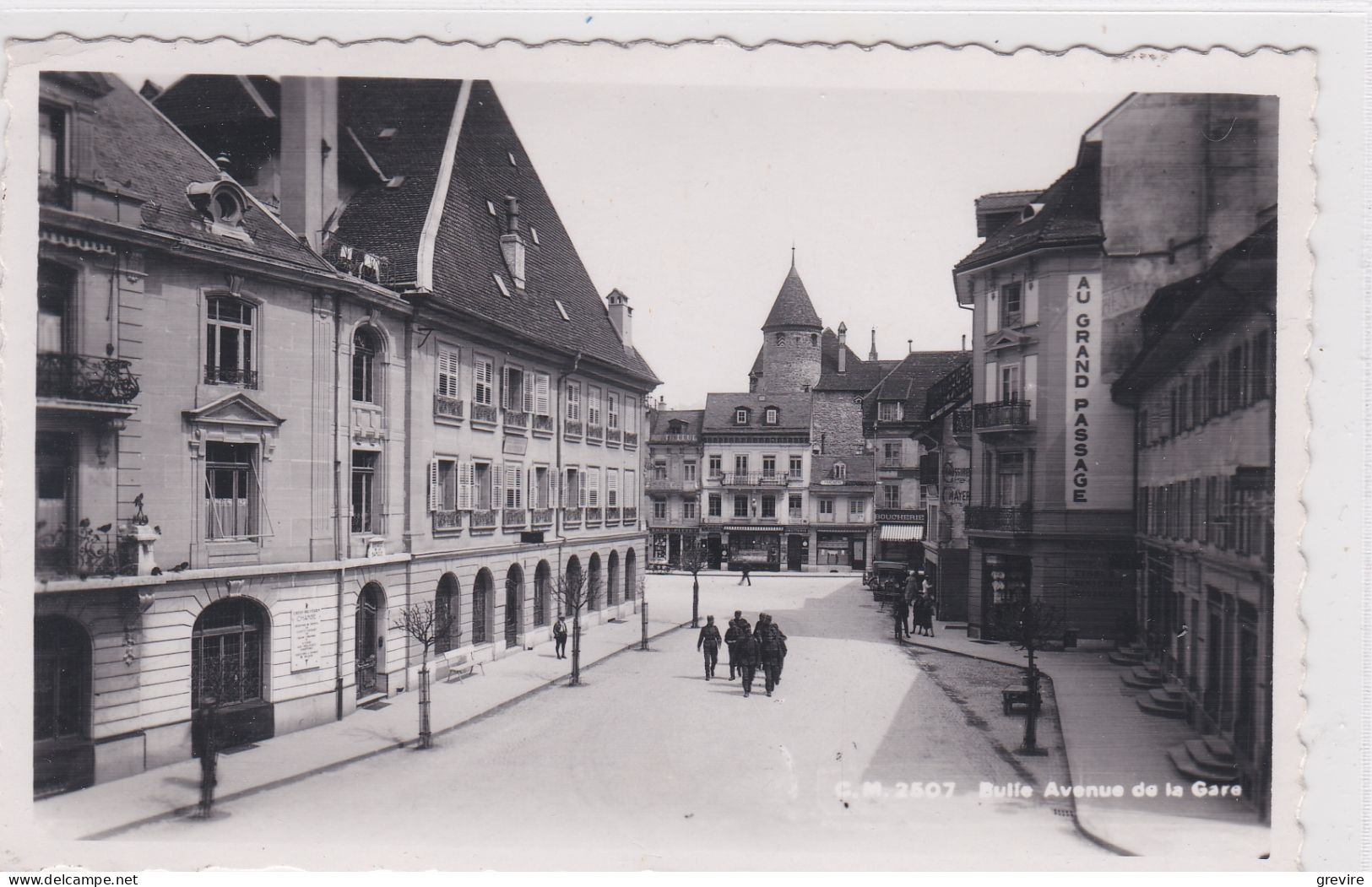 Bulle, Avenue De La Gare. Soldats. "AU GRAND PASSAGE". Magasins PITTET, GOBET - Bulle