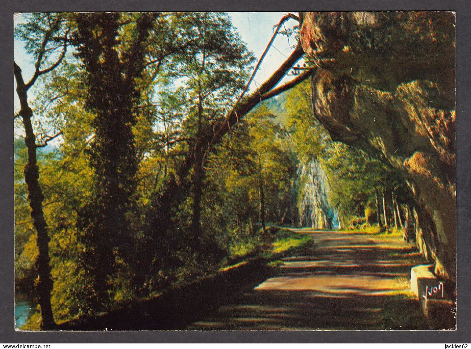 076861/ LES EYZIES, Environs De, La Route Baignée D'ombre Et De Lumière - Les Eyzies