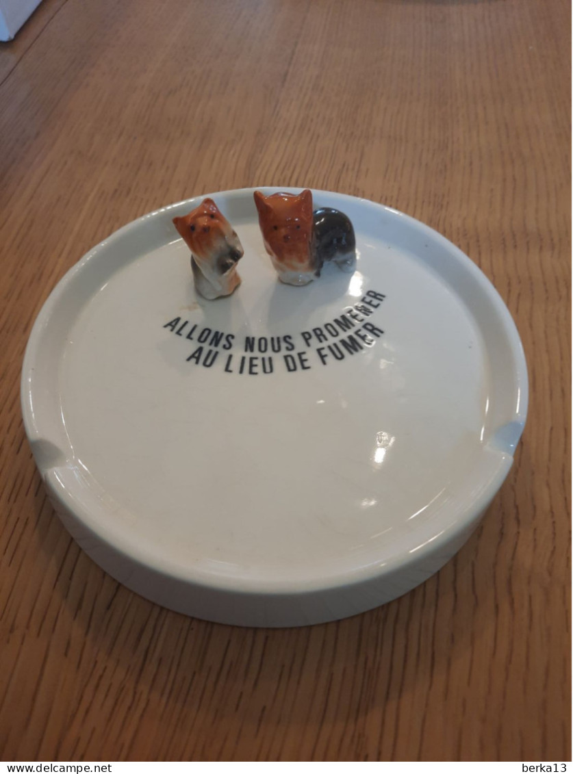 Cendrier Rond Avec 2 Petits Chiens - Porcelaine