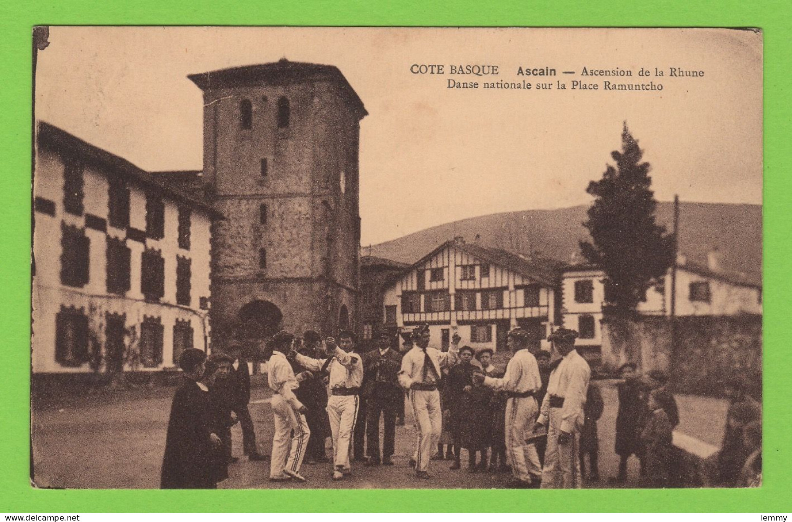 64 - ASCAIN - DANSE NATIONALE SUR LA PLACE RAMUNTCHO - 1938 - Ascain