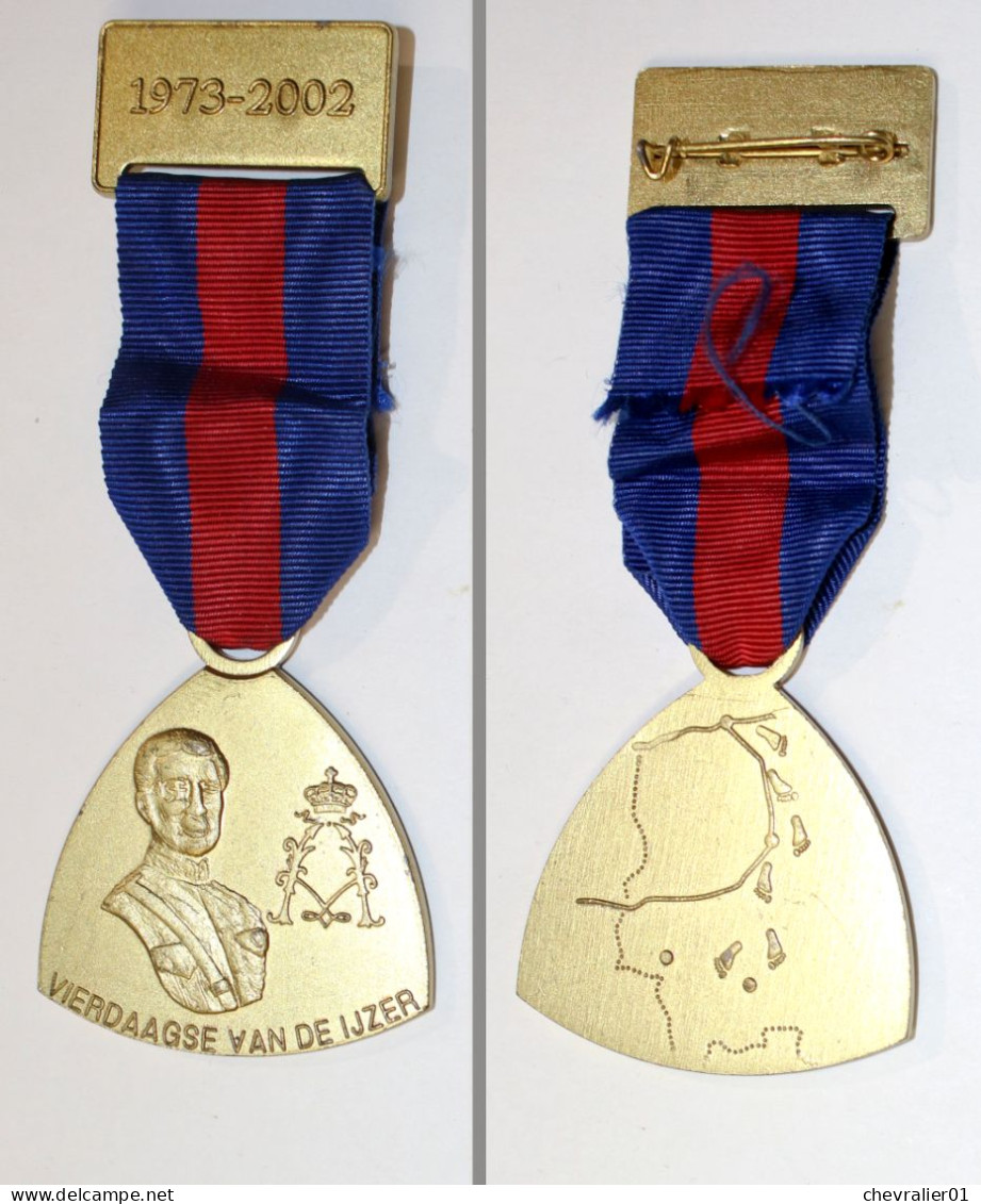 Militaria-Insigne_marche_BE_002_4 Jours De L’Yser_WW1_1973-2002_Roi Albert_22-04 - Belgium