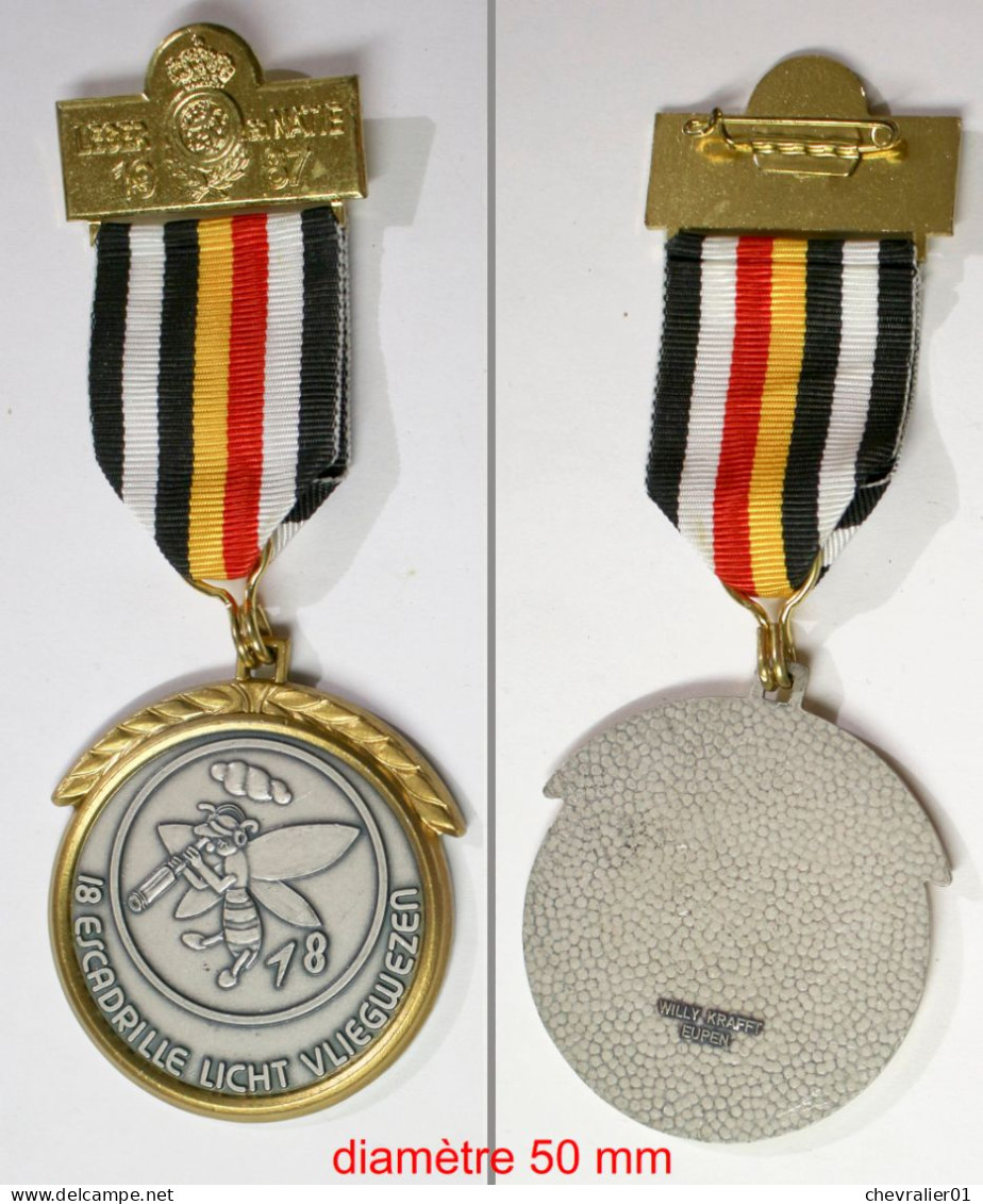 Militaria-Insigne_marche_BE_18 Escadrille Licht Vliegwezen_1987_22-04 - Belgium