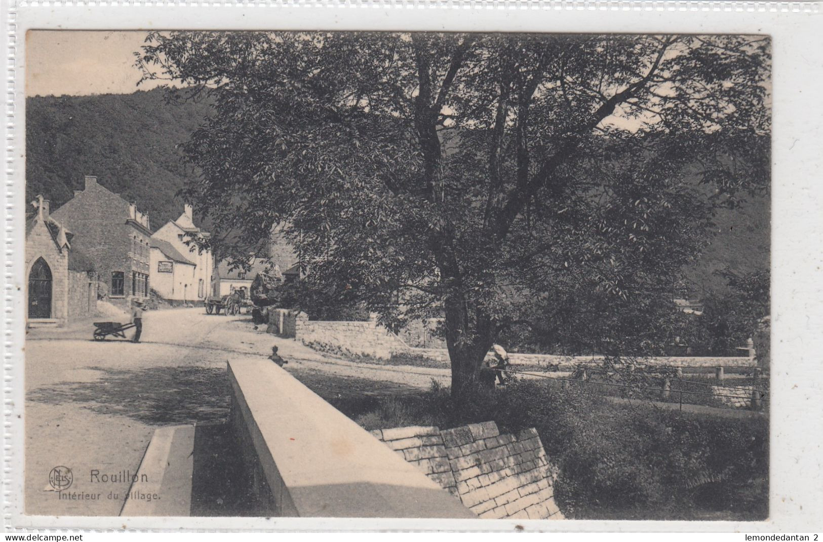 Rouillon. Intérieur Du Village. * - Anhée