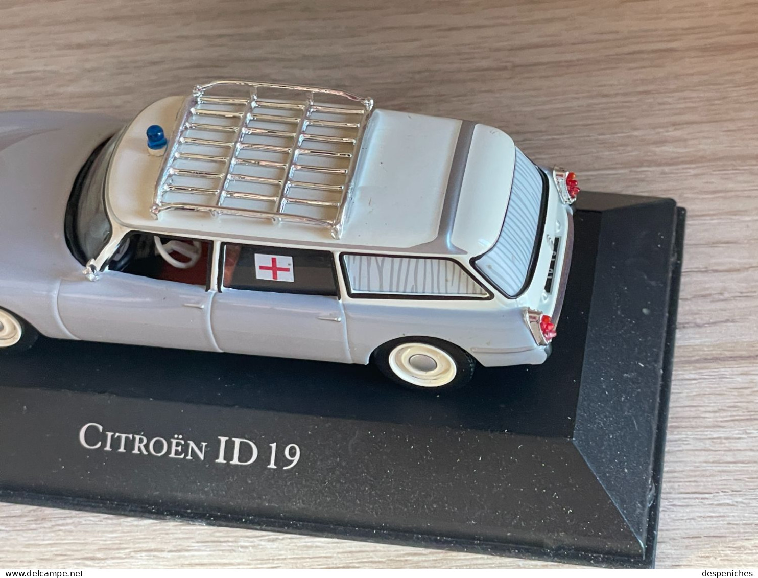 Atlas Citroën ID 19 Ambulance neuve dans sa Boîte échelle 1/43e