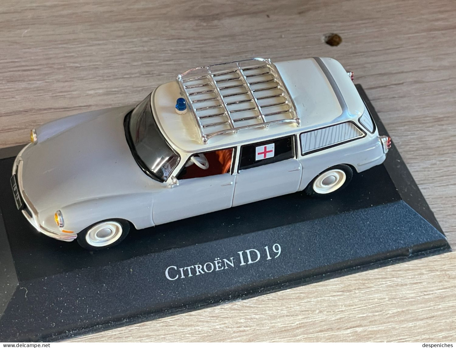 Atlas Citroën ID 19 Ambulance neuve dans sa Boîte échelle 1/43e
