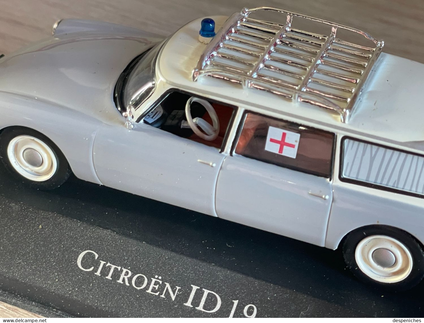 Atlas Citroën ID 19 Ambulance neuve dans sa Boîte échelle 1/43e
