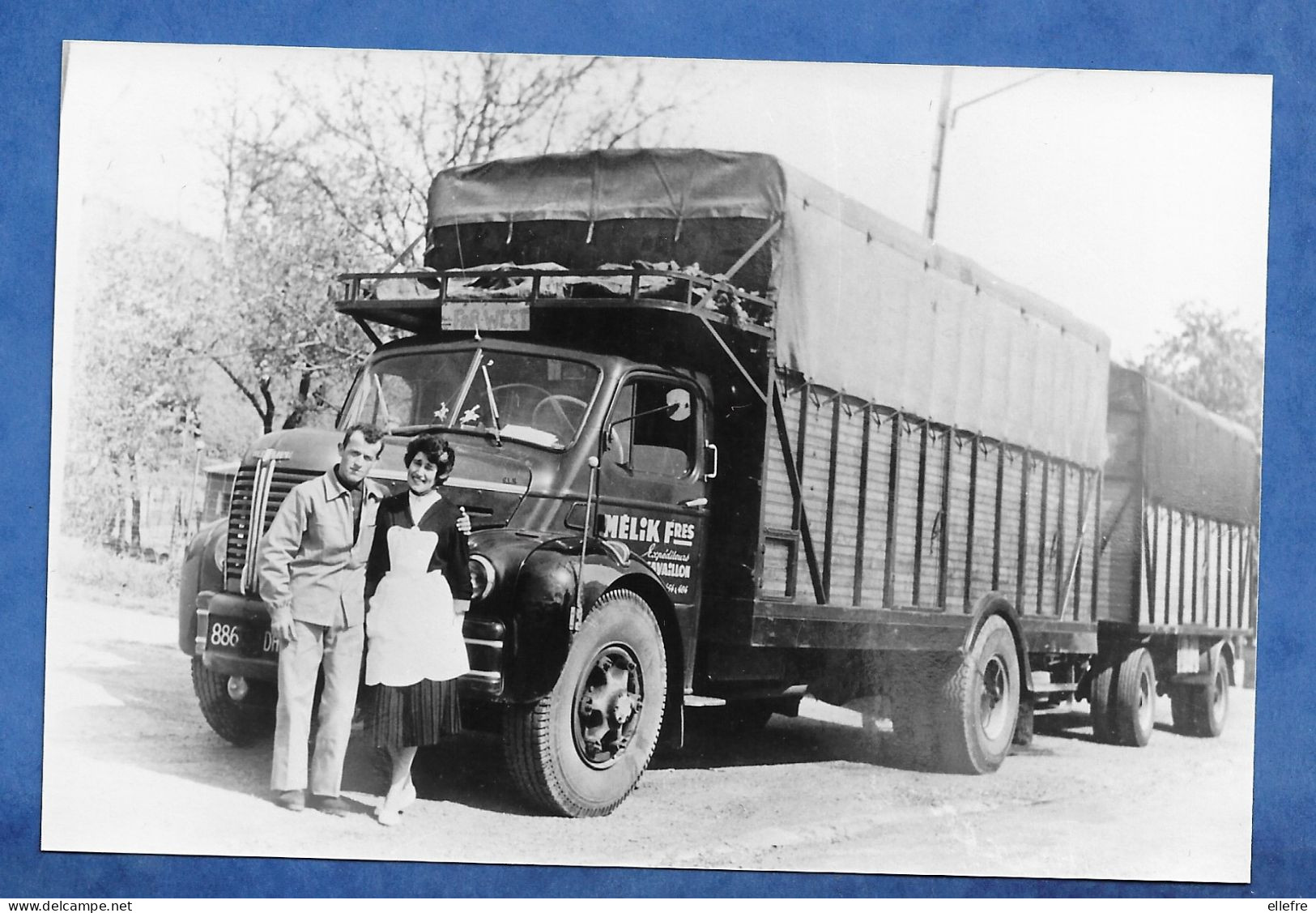 Photo ( Repro ) Ancien Camion Poids Lourds Berliet Avec Chauffeur Et Serveuse Transports MELIK Cavaillon 9/14 Cm Papier - Auto's