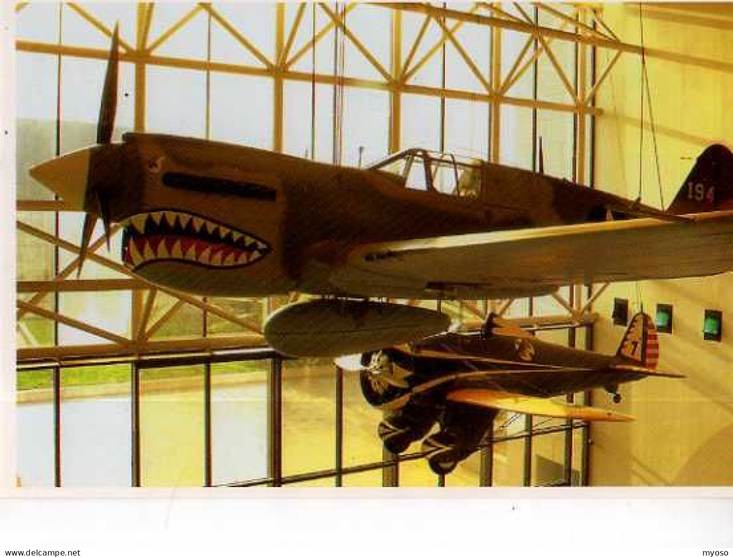 National Air Force Museum  Curtiss P-40E Warhawk - Espacio