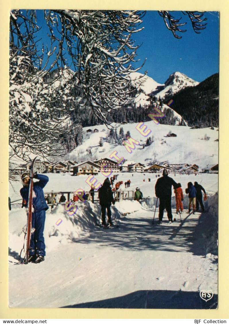 74. LA CHAPELLE-D'ABONDANCE - Après Le Ski, Retour Au Chalet (animée) (voir Scan Recto/verso) - La Chapelle-d'Abondance