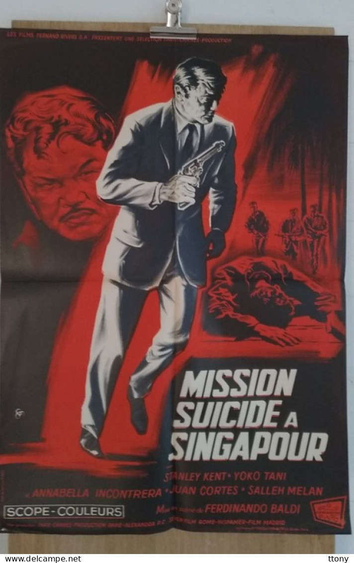 Affiche De Cinéma Pliée Originale Mission Suicide à Singapour   ( 80 Cm X 60 Cm  Environ  ) - Affiches & Posters