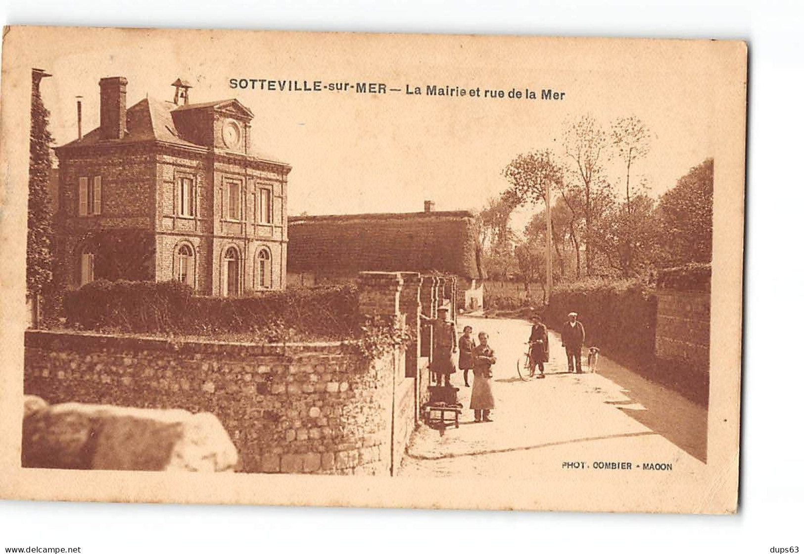 SOTTEVILLE SUR MER - La Mairie Et Rue De La Mer - état - Sotteville Les Rouen