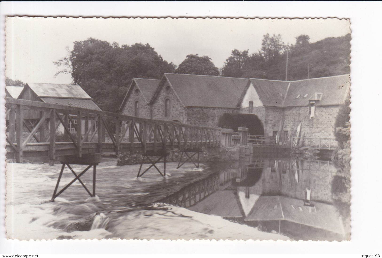 PONTRIEUX - La Passerelle Et Le Moulin Sur Le Trieux - Pontrieux