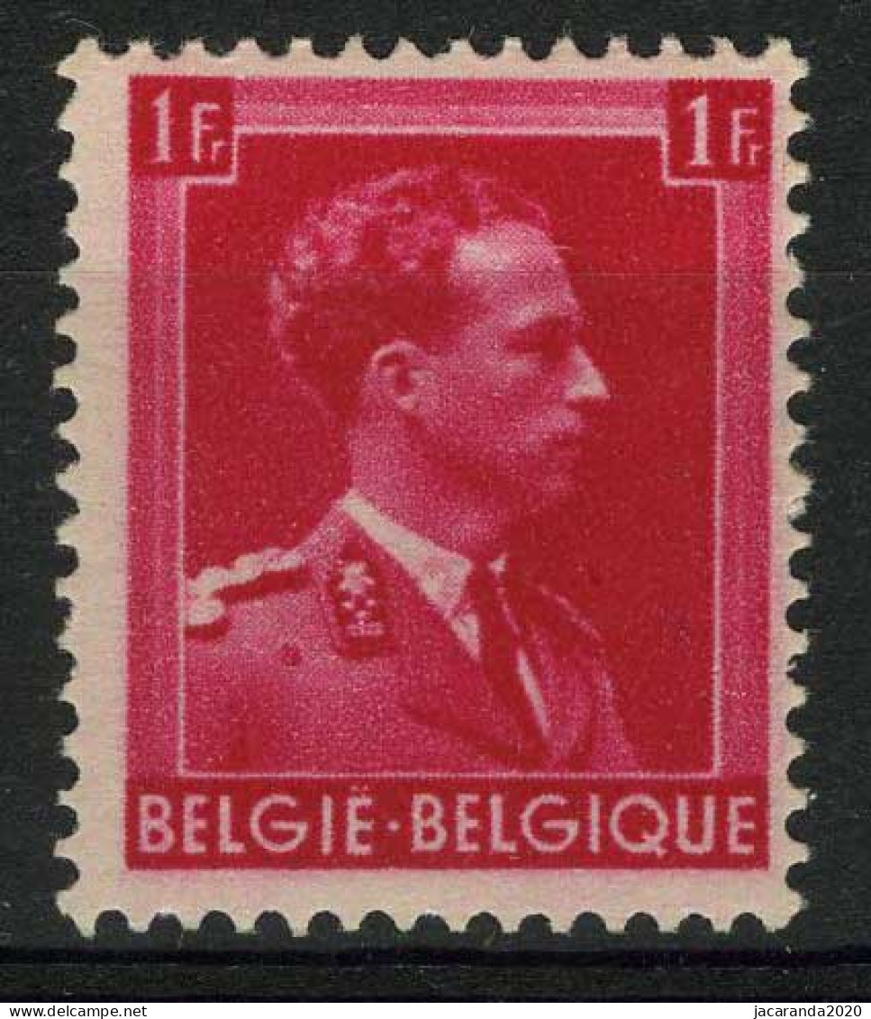 België 528-V ? ** - Donkerkarmijn - Vlek Op Uniform - Tache Sur L'uniforme - Carmin Foncé - Ohne Zuordnung