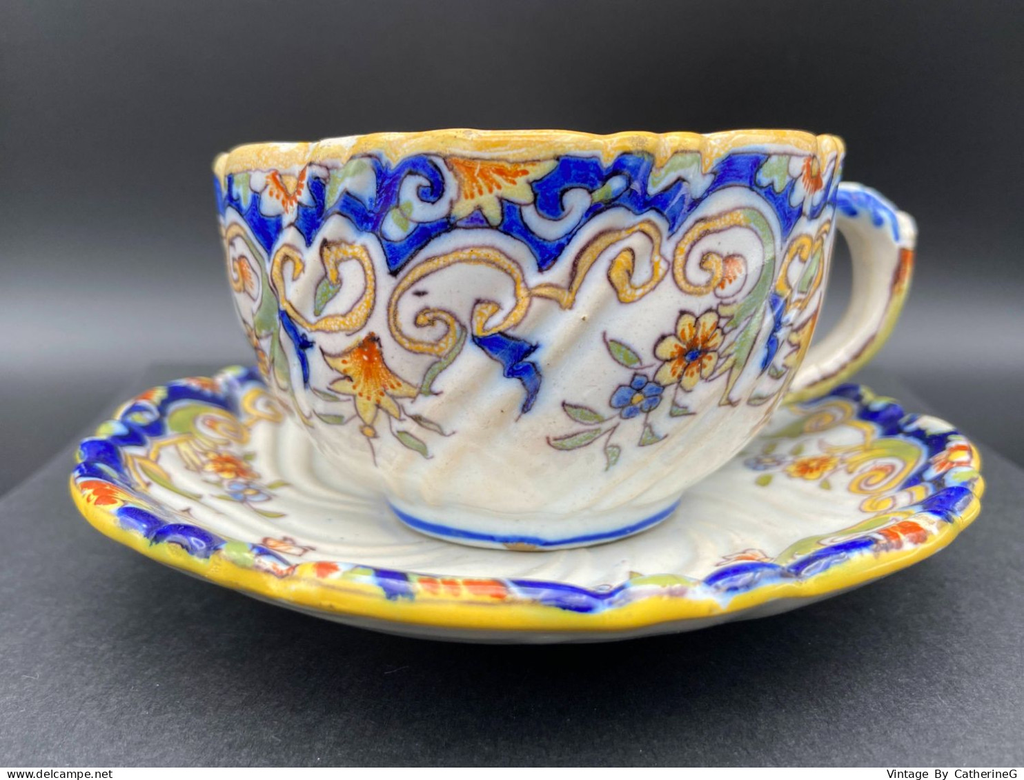 DESVRES Tasse + S/tasse FOURMAINTRAUX Frères 1877  Signé Mod 1495 Faïence Stannifère  #240022 - Desvres (FRA)