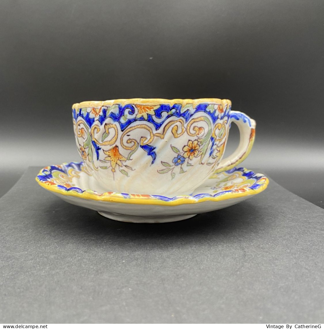 DESVRES Tasse + S/tasse FOURMAINTRAUX Frères 1877  Signé Mod 1495 Faïence Stannifère  #240022 - Desvres (FRA)