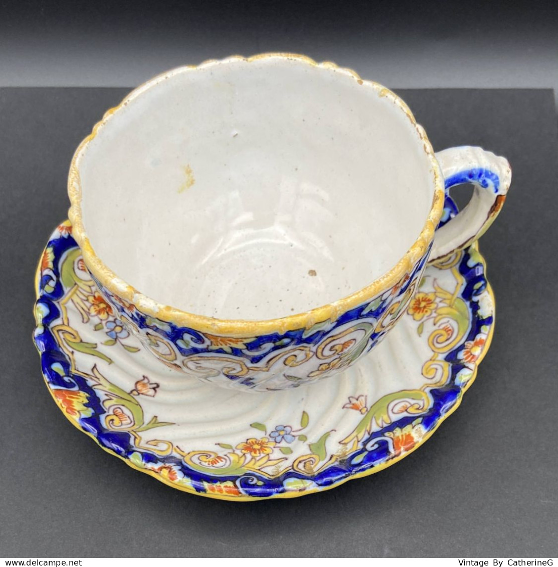 DESVRES Tasse + S/tasse FOURMAINTRAUX Frères 1877  Signé Mod 1495 Faïence Stannifère  #240022 - Desvres (FRA)