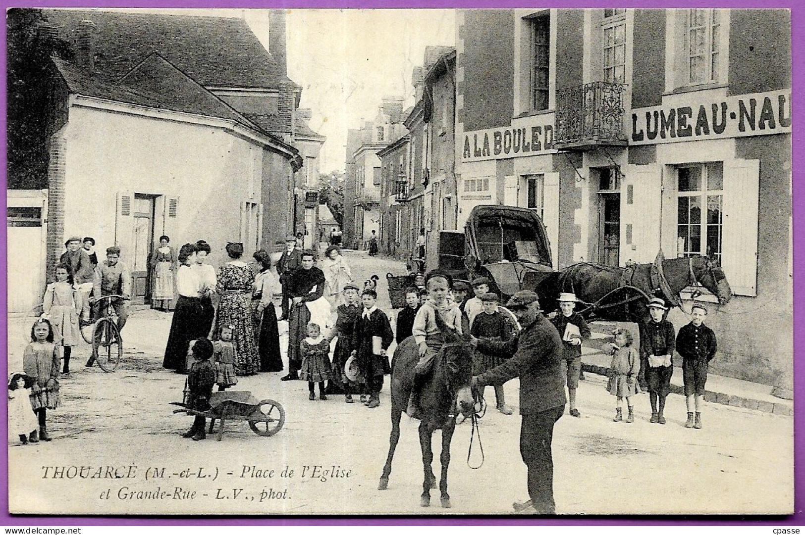 TOP CPA (Très Bon état) 49 THOUARCE - Place De L'Eglise Et Grande-Rue ° L.V. Phot. - Thouarce