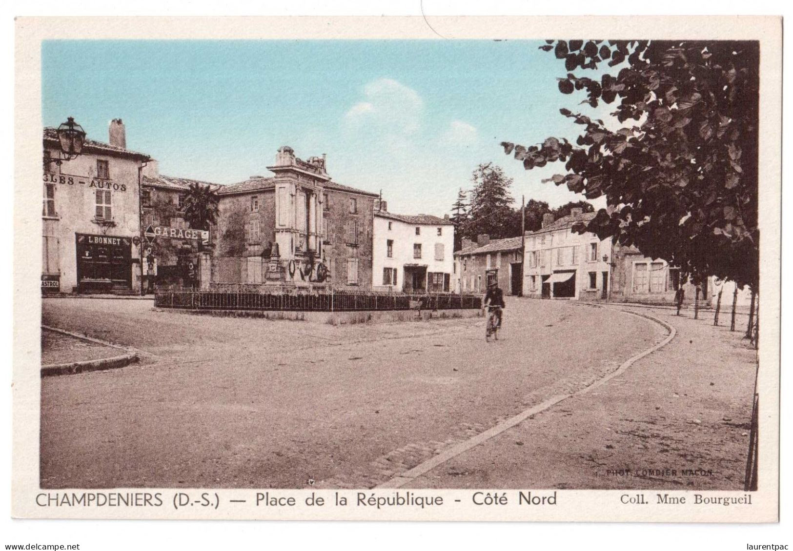 Champdeniers - Place De La République Côté Nord - édit. Mme Bourgeuil - C.I.M. Combier Macon  + Verso - Champdeniers Saint Denis