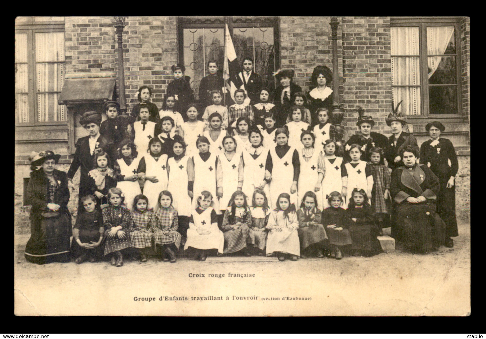 CROIX-ROUGE - GROUPE D'ENFANTS TRAVAILLANT A L'OUVROIR, SECTION D'EAUBONNE - VOIR ETAT - Rotes Kreuz