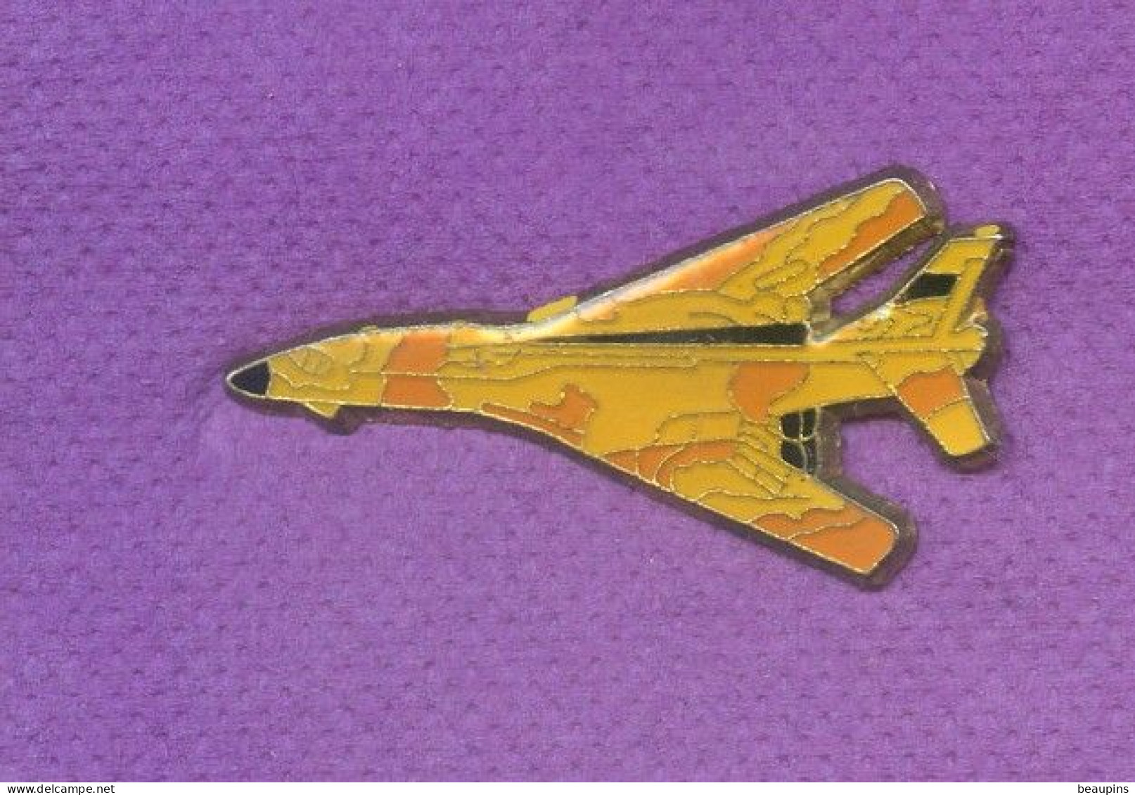 Rare Pins Armee Avion De Chasse Militaire N305 - Airplanes