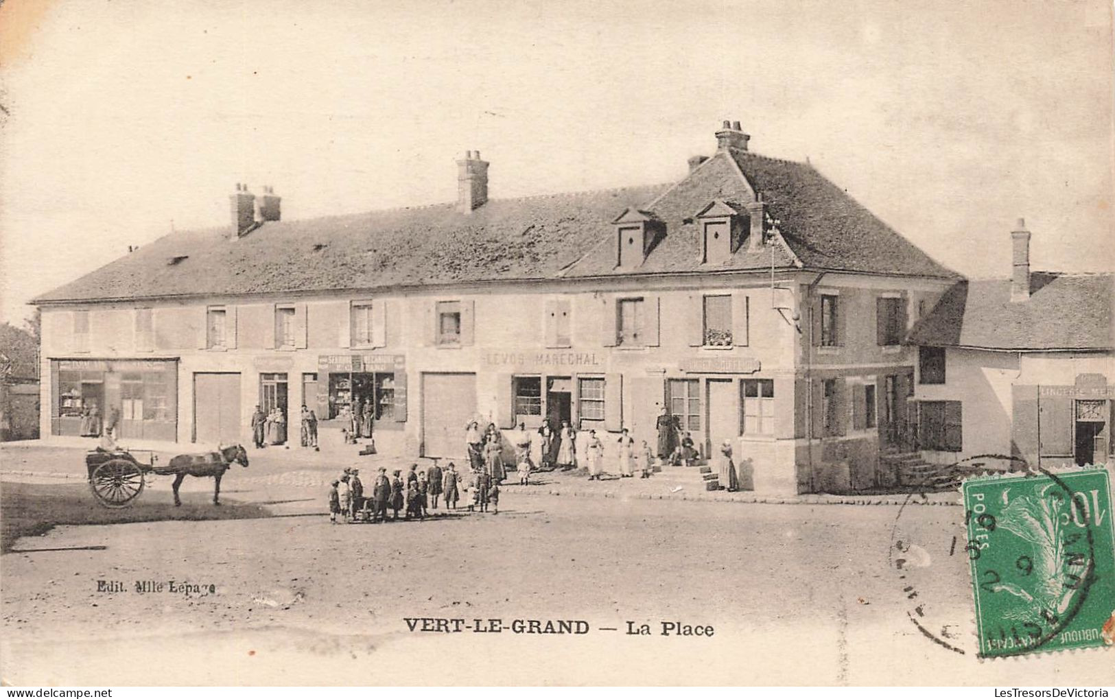 FRANCE - Vert Le Grand - Vue De La Place - Vue Générale - Animé - Une Grande Maison - Carte Postale Ancienne - Evry
