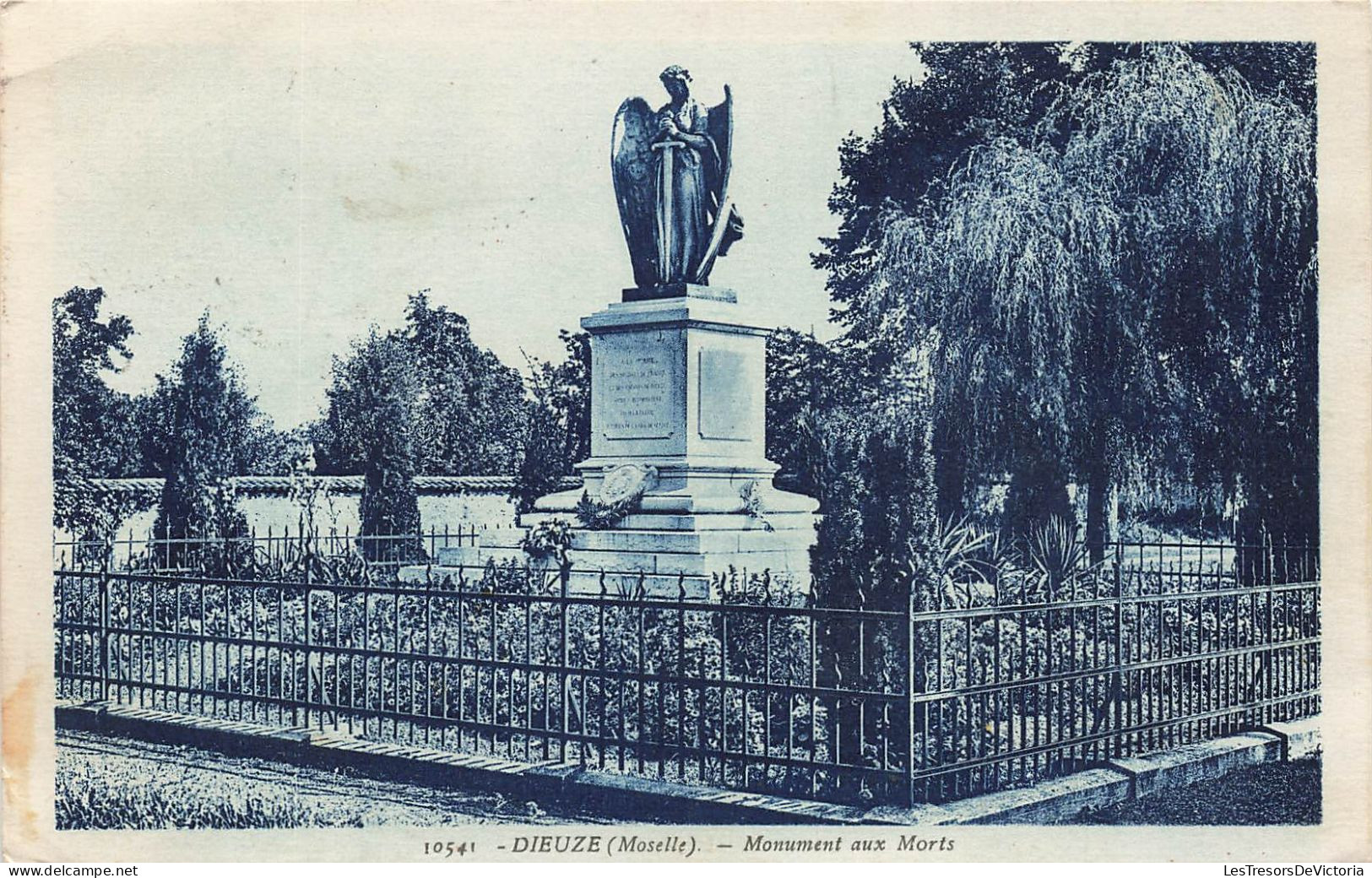 FRANCE - Dieuze - Vue Sur Le Monument Aux Morts - Carte Postale Ancienne - Dieuze