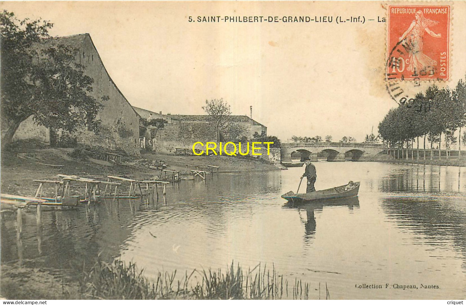 44 St Philbert De Grand Lieu, La Boulogne, Homme En Barque Et Tréteaux De Laveuses - Saint-Philbert-de-Grand-Lieu