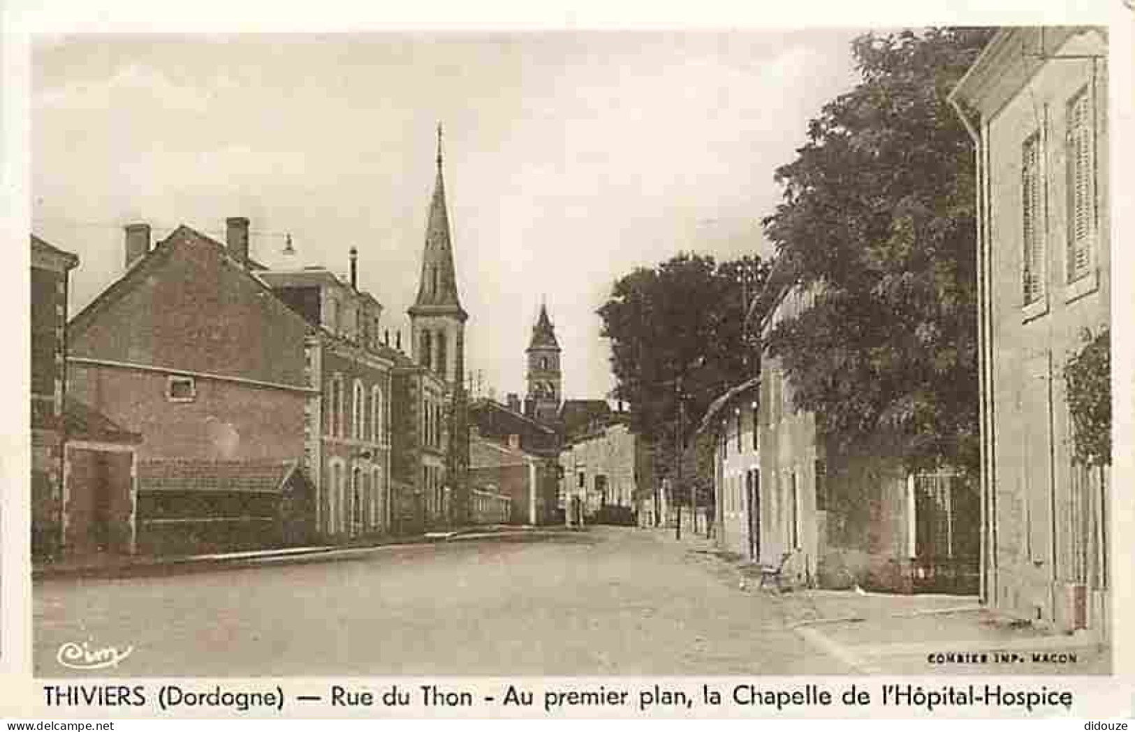 24 - Thiviers - Rue Du Thon - Au Premier Plan La Chapelle De L'Hôpital-Hospice - Etat Pli Visible - CPA - Voir Scans Rec - Thiviers