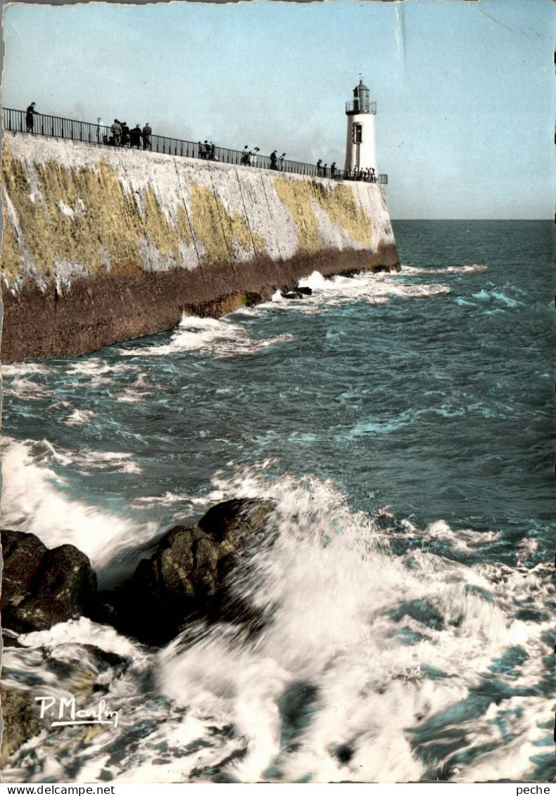 N°125 Z -cpsm Les Sables D'Olonne -le Phare De La Grande Jetée- - Fari