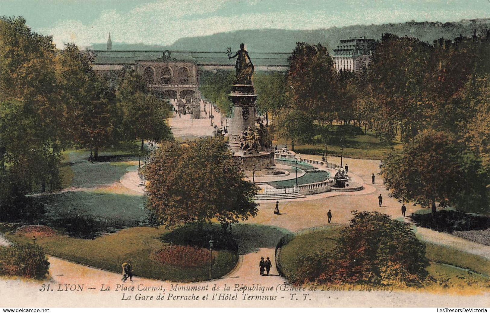 FRANCE - Lyon - La Place Carnot - Monument De La République - La Gare De Perrache Et L'hôtel - Carte Postale Ancienne - Autres & Non Classés