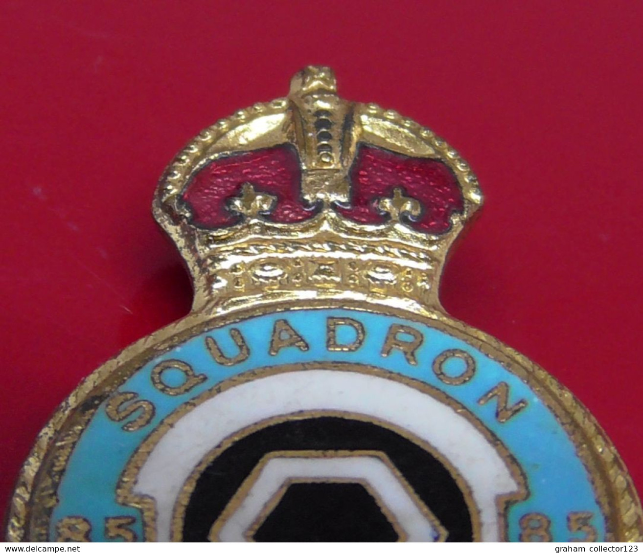 Small Enamel And Metal Pin Badge Royal Airforce RAF No 85 Squadron Kings Crown By HW Miller Branston St Birmingham - Airplanes